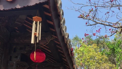 Wind chimes and lantern swaying under ancient pagoda roof Video stock 151382126