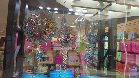 Wind chimes at the mall Vídeo Stock 242122417