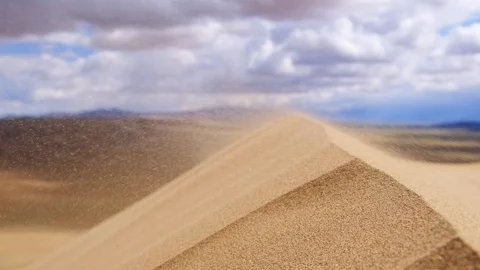 Wind in desert drives sand Видео 121373739