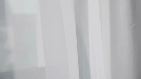 The wind develops a light white tulle Vidéo 171312746