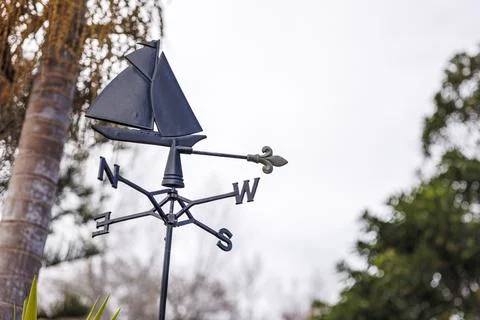 Wind Direction dial with boat on it Foto stock