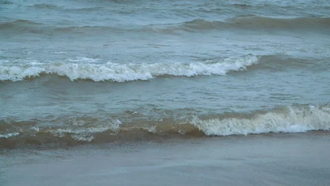 The wind drives waves across the sea on a cloudy and windy day 動画素材 289808700