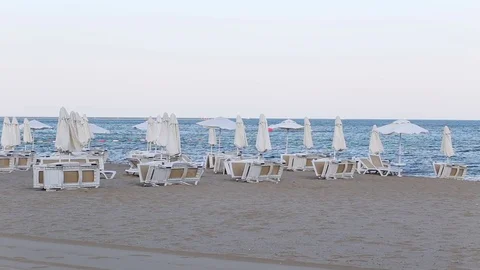 Wind on empty beach and empty chaise-longue Video stock 72472651