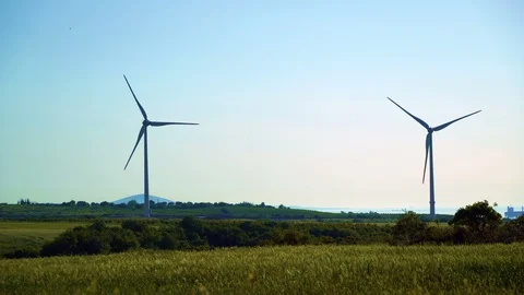 Wind energy in nature 動画素材 111034327