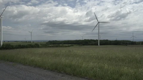 Wind Farm In A Grassy Field Stockbeeldmateriaal 197569206