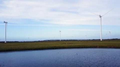 Wind farm in green field Video stock 71609568