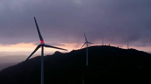 Wind farm Serra da Boneca, PortugalWind turbines on Serra da Boneca ridge Vidéo 333603949
