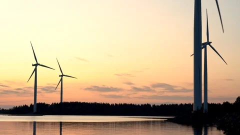 Wind farm, Time-lapse of four wind turbines, silhouettes at sunset on the Baltic 스톡 동영상 117350352