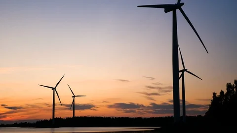 Wind farm, time lapse of silhouettes of four wind turbines after sunset at dusk Video stock 117351745