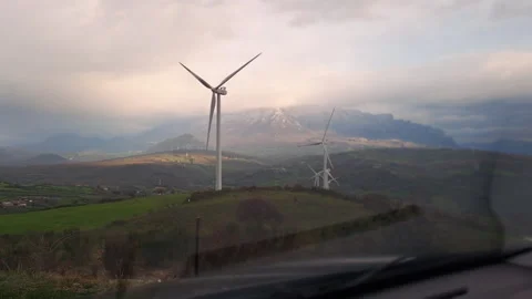 Wind farm timelapse through rainy car window sunset Video stock 331665795