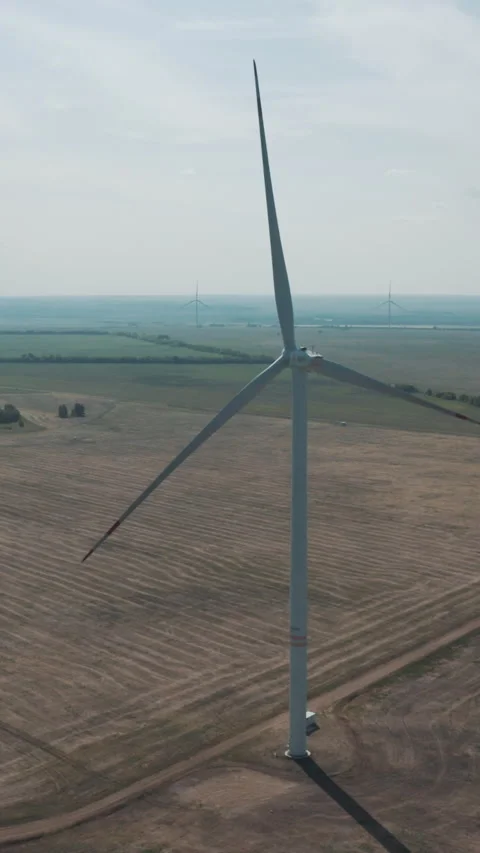 Wind generator. Vertical format Video stock 244203044