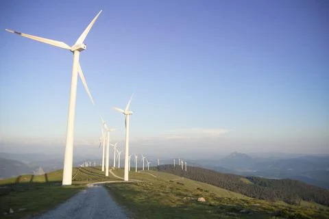 Wind generators in the mountains at sunset Foto stock