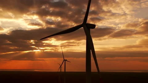Wind machines built at eco-friendly station rotate at sunset Video stock 168143990
