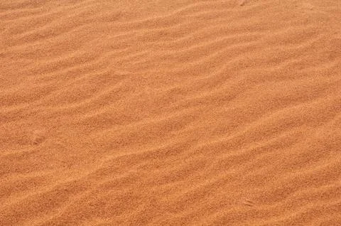 Wind made abstract background of orange sand in desert, sand dune. close-up Foto stock