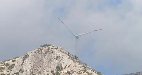 Wind Power Plant On Mountain Top Vidéo 334601696