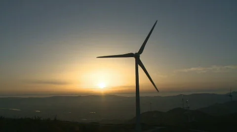 Wind power turbine at sunset Vidéo 157387