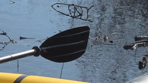 The wind rotates the paddle on the packraft, lake Stock-Footage 105230205