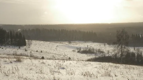 Wind, snow and sun Stockbeeldmateriaal 90028434
