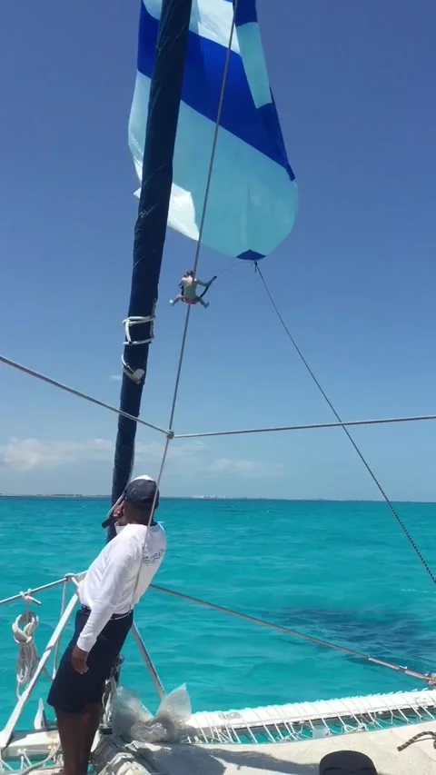 Wind Swing Dismount Epic Fail, Cancun, Mexico - 01 Apr 2019 Vídeo Stock 205224161