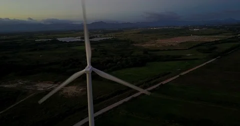 Wind turbine circular shot Stock Footage 107277553