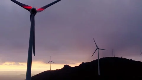 Wind turbine close up on Serra da Boneca Penafiel Portugal with aviation lights Видео 333303132
