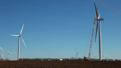 Wind turbine construction - attaching blade Stock Footage 115842193