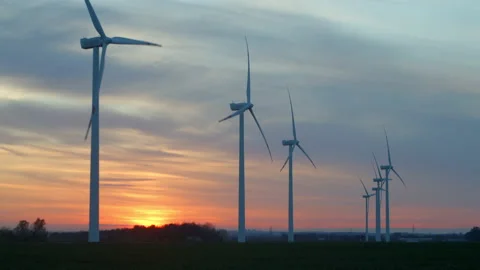 Wind turbine farm at sunset. Video stock 192902181