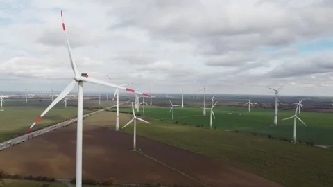 Wind turbine in the field 库存影片 142379737