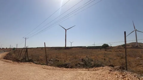 Wind turbine in field. Stock-Footage 197785730