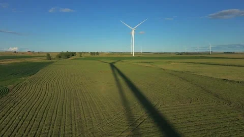 Wind Turbine in field with foreground shadow 動画素材 284769556