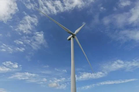 Wind turbine generating clean renewable energy from wind Stock-Fotos