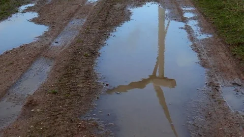 Wind turbine reflected in a puddle 動画素材 84058861