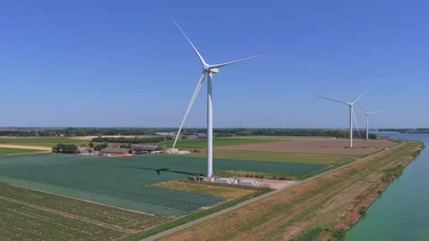 Wind turbine renewable energy generation with battery storage system Vidéo 342812250