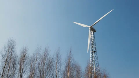 Wind turbine with rotation of the three rotor blades and changing the position Vídeos de archivo 107809230