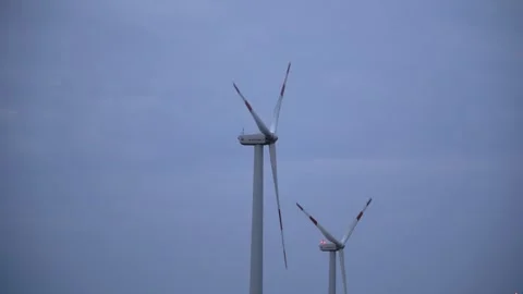 Wind Turbine Showcasing Modern Technology In Harmony With Nature Vidéo 296779378