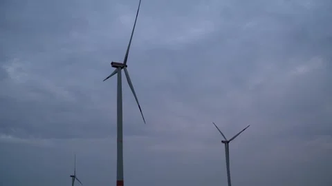 Wind Turbine Showcasing Modern Technology In Harmony With Nature Vidéo 296780438
