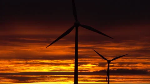 Wind turbines in the evening Vidéo 140164476
