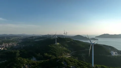 Wind turbines in the mountains Vidéo 201359004