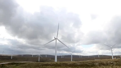 Wind turbines on Scottish Moors under cloudy sky 库存影片 76723976