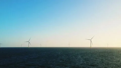 Wind turbines on the sea surface Vidéo 221549278