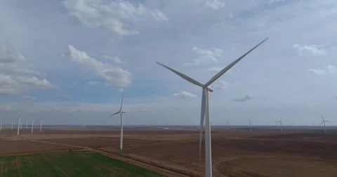 Wind Turbines Spinning Over Flat Texas Farmland Aerial View Daytime 動画素材 334711186
