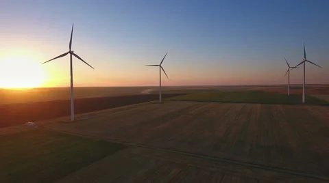 Wind turbines in sunset Video stock 65627780