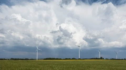 Wind Turbines under a partly cloudy sky Vídeo Stock 109077030