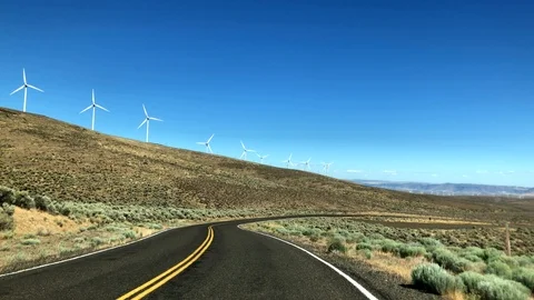 Wind Turbines | Wind Farm | Windmills in Ellensburg Washington USA 動画素材 105932389