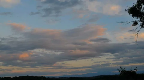 Windblown Clouds and Appalachian Mountains 動画素材 64803357