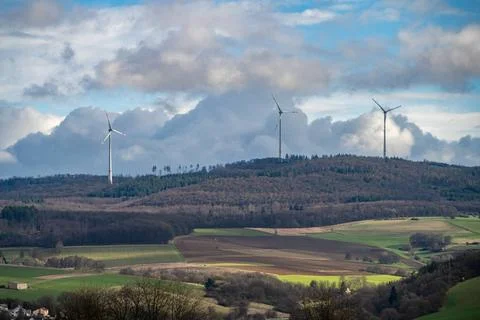  Windenergie im Einklang mit der Natur 25.02.24, Selters: Symbolfoto, Illu... Stock Photos