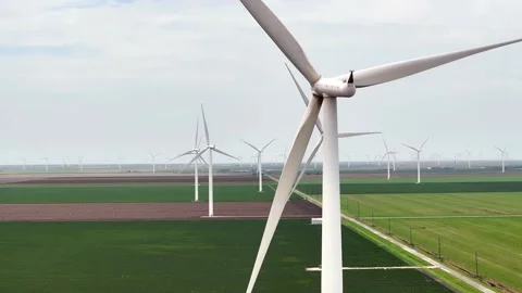Windfarm 60fps 4k sidescroll Video stock 283243828