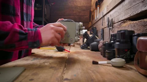 Winding And Checking Engineering Of Retro 8mm Handheld Movie Film Camera Vidéo 132371906