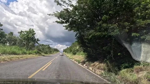 A winding and dangerous road between Porteirinha and Montezuma in Minas Gerais. 스톡 동영상 335469806
