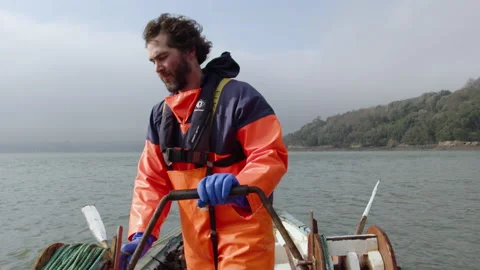Winding in the dredge from the punt 스톡 동영상 171321037
